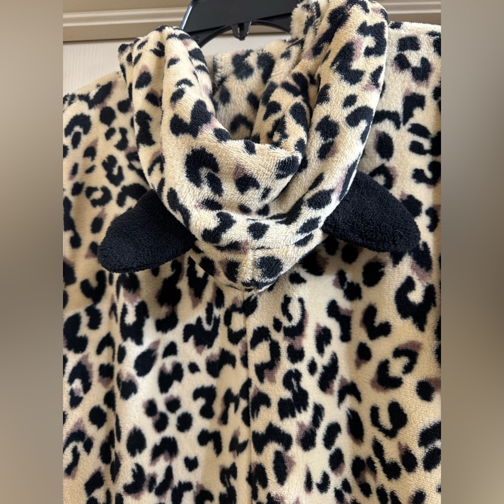 Leopard Print Hooded Onesie - Picture 4 of 6